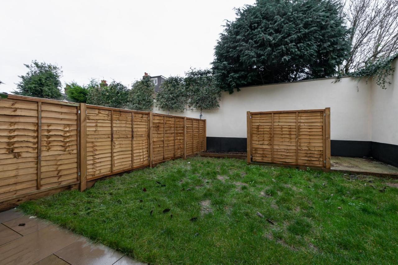Skyvillion - London Enfield Chase Apartments With Parking & Wifi Exterior foto